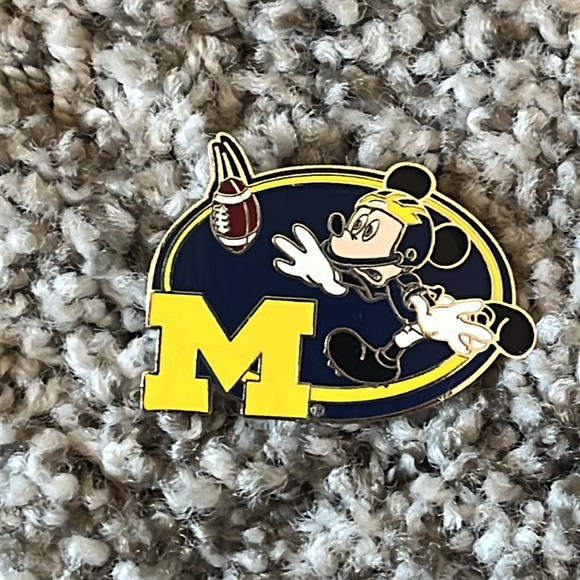 Disney Football Mickey Pin University of Michigan - Picture 3 of 3